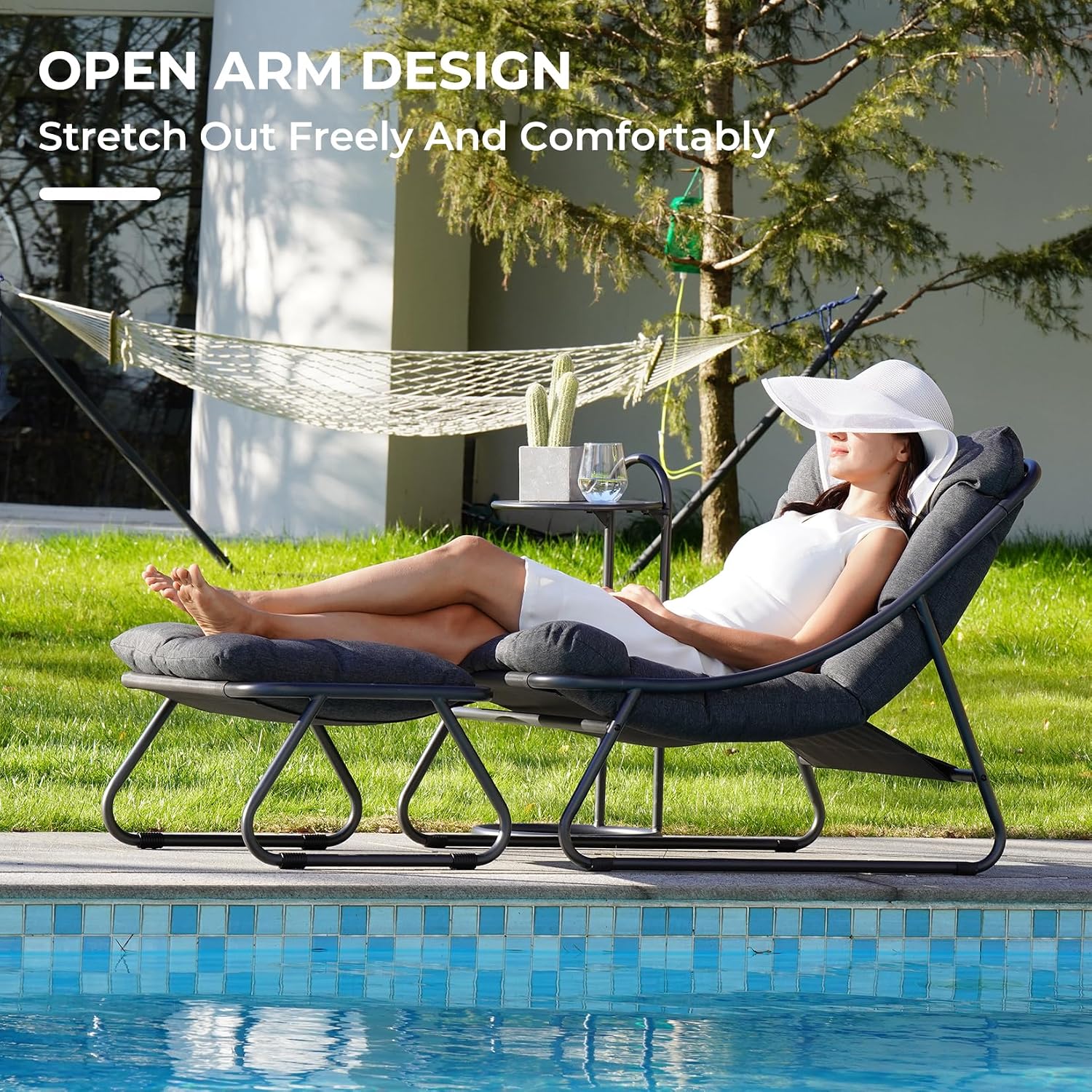 フットレストとクッション付き屋外ラウンジチェア、ダークグレー - Outdoor Furniture Metal Chairs のレビューと価格