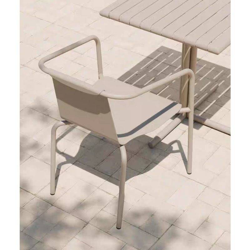 スカンジナビア風パティオセット、長方形テーブルと正方形サイド - Outdoor Furniture Metal Chairs のレビューと価格